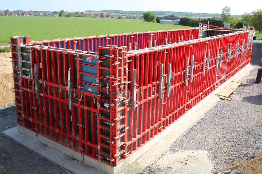 Foto vom aufgebauten Reber-Schalung-System mit Verlinkung auf die Stahl-Schalung